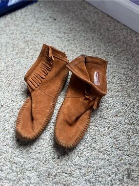 Fringe Suede Ankle Moccasin Boots - Cognac